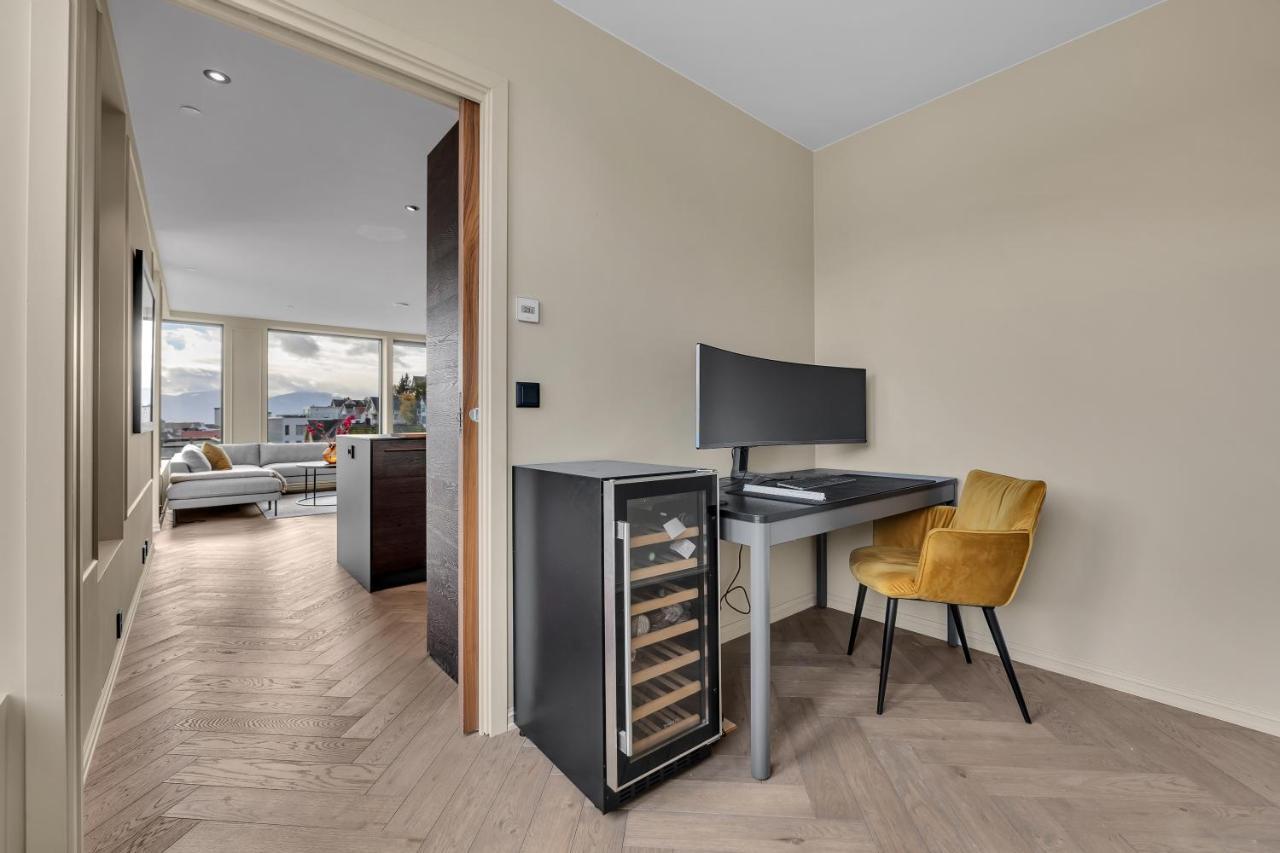 Penthouse In Downtown Tromso New Apartment Exterior foto